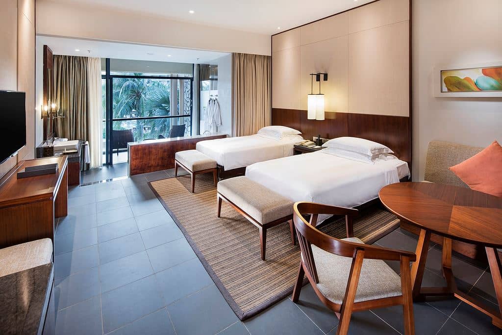 rooms-deluxe-scenic-view-room