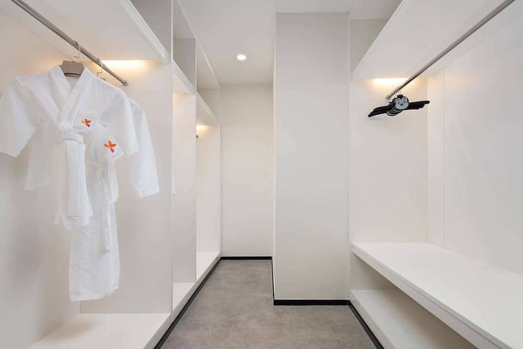 rooms-sea-view-family-room-for-4-people-area-1
