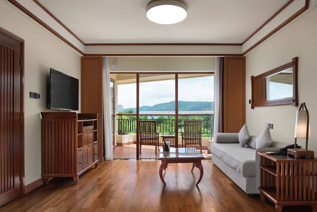 rooms-2-bedroom-and-1-living-elegant-sea-view-family-room-area-2
