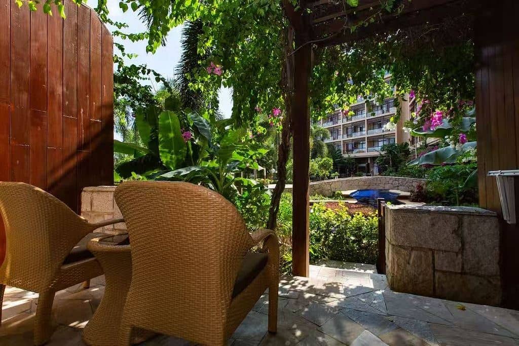 rooms-laguna-view-mini-suite-king-bed