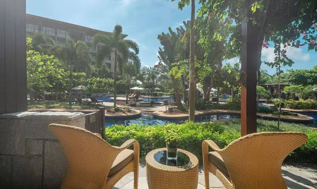 rooms-laguna-view-mini-suite-king-bed