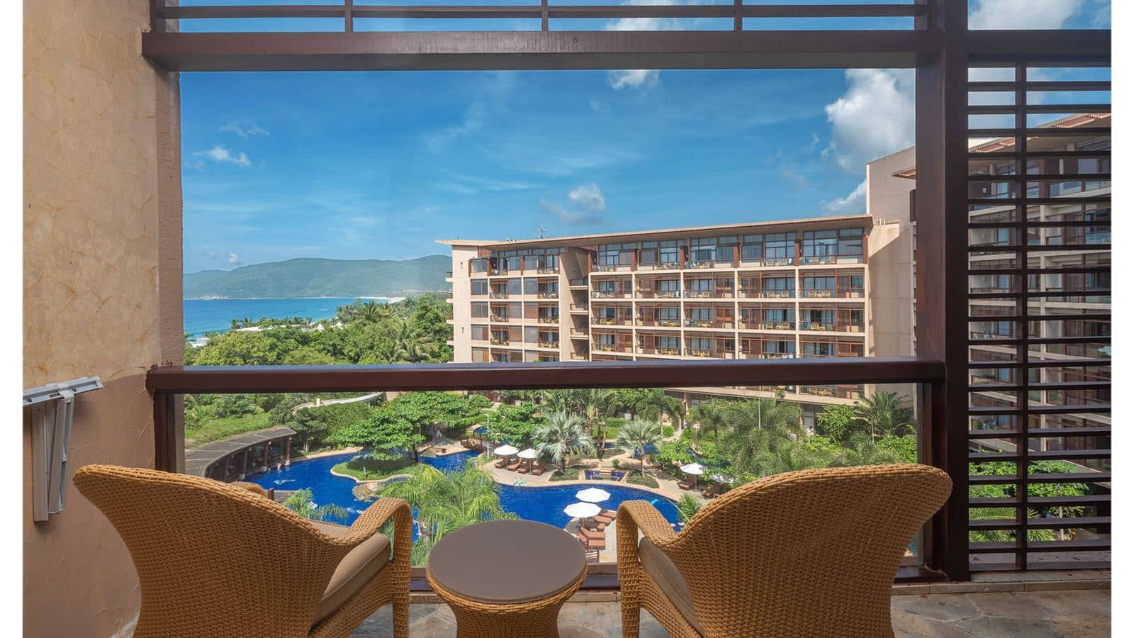 rooms-holiday-sea-view-suite-king