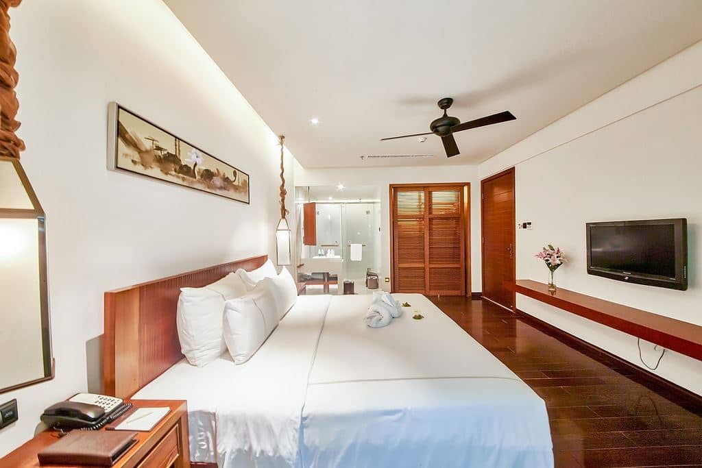 rooms-deluxe-ocean-view-suite