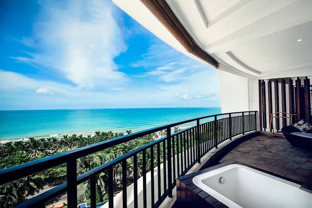 rooms-panoramic-ocean-view-suite