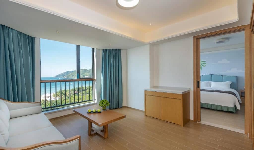 rooms-180°ocean-view-one-bedroom-one-living-room-family-suite-180°