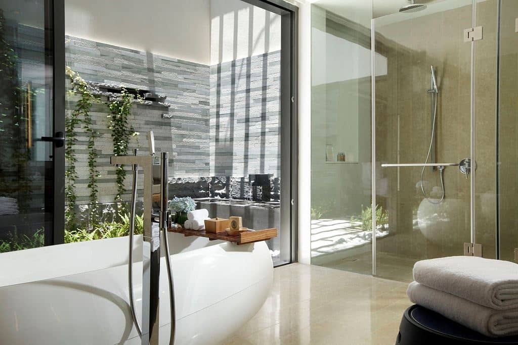 rooms-king-bedroom-villa-outdoor-living-area--club-intercontinental