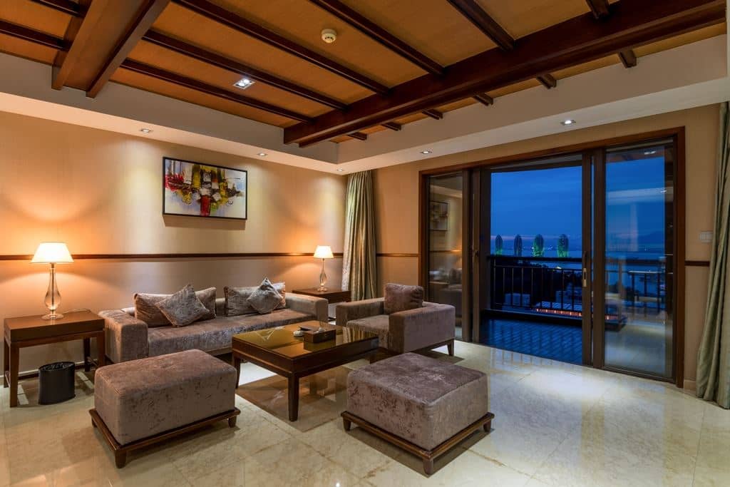 rooms-bright-1bedroom-suite-with-sea-view