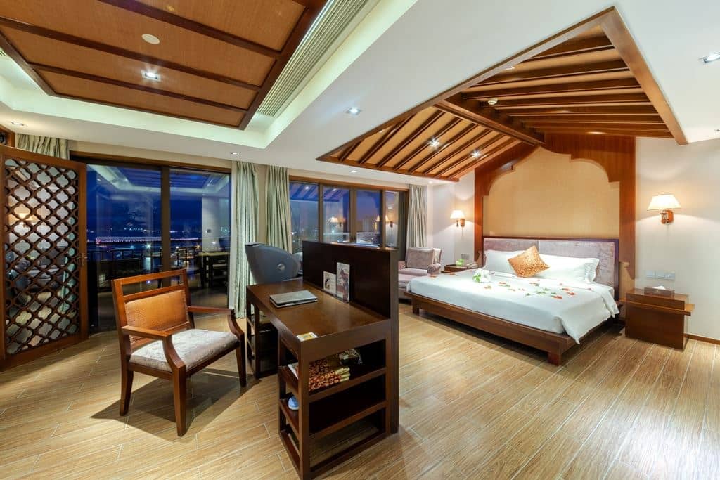 rooms-deluxe-family-1-bedroom-suite-with-sea-view