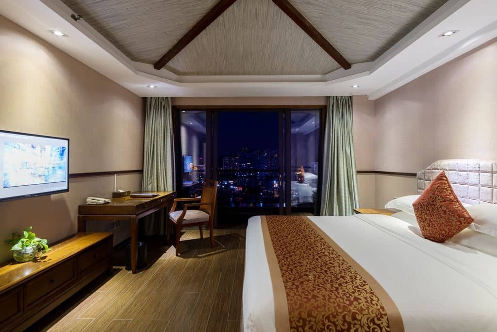 rooms-deluxe-two-bedroom-suite-with-sea-view