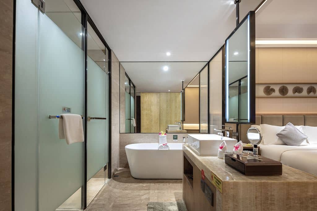 rooms-family-room-with-balcony