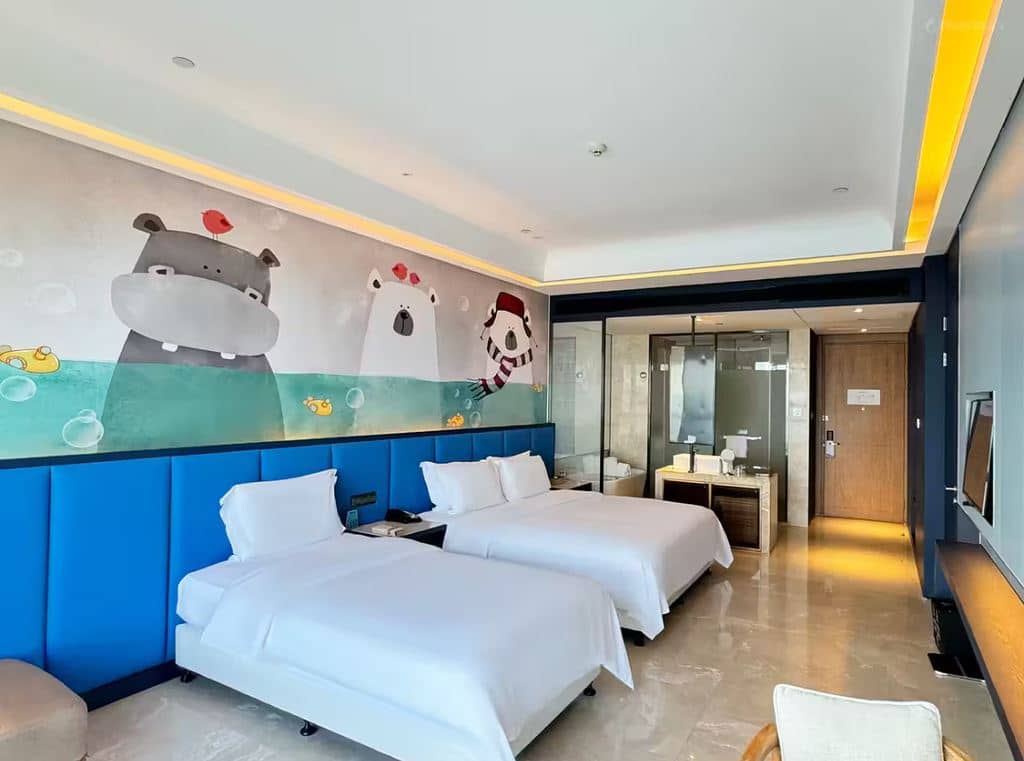 rooms-harbor-view-family-room