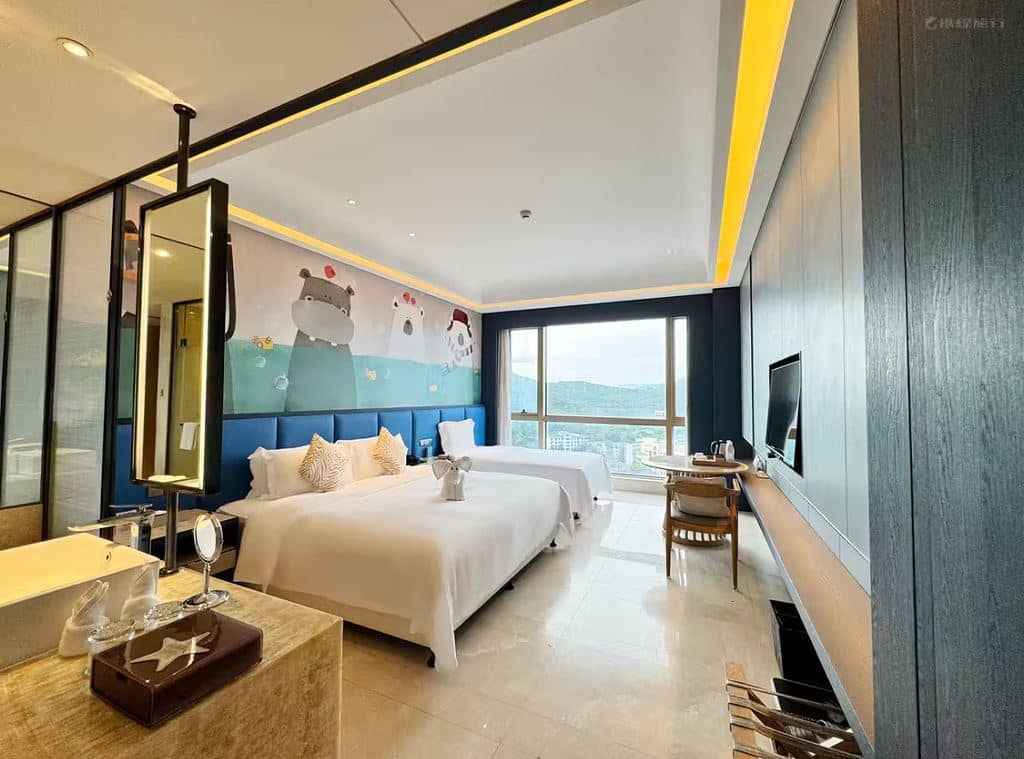 rooms-harbor-view-family-room