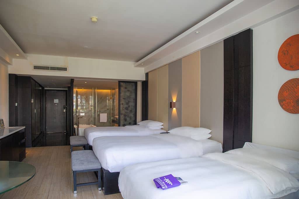 rooms-pool-view-family-room