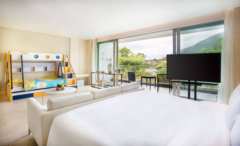 rooms-deluxe-lake-view-family-room