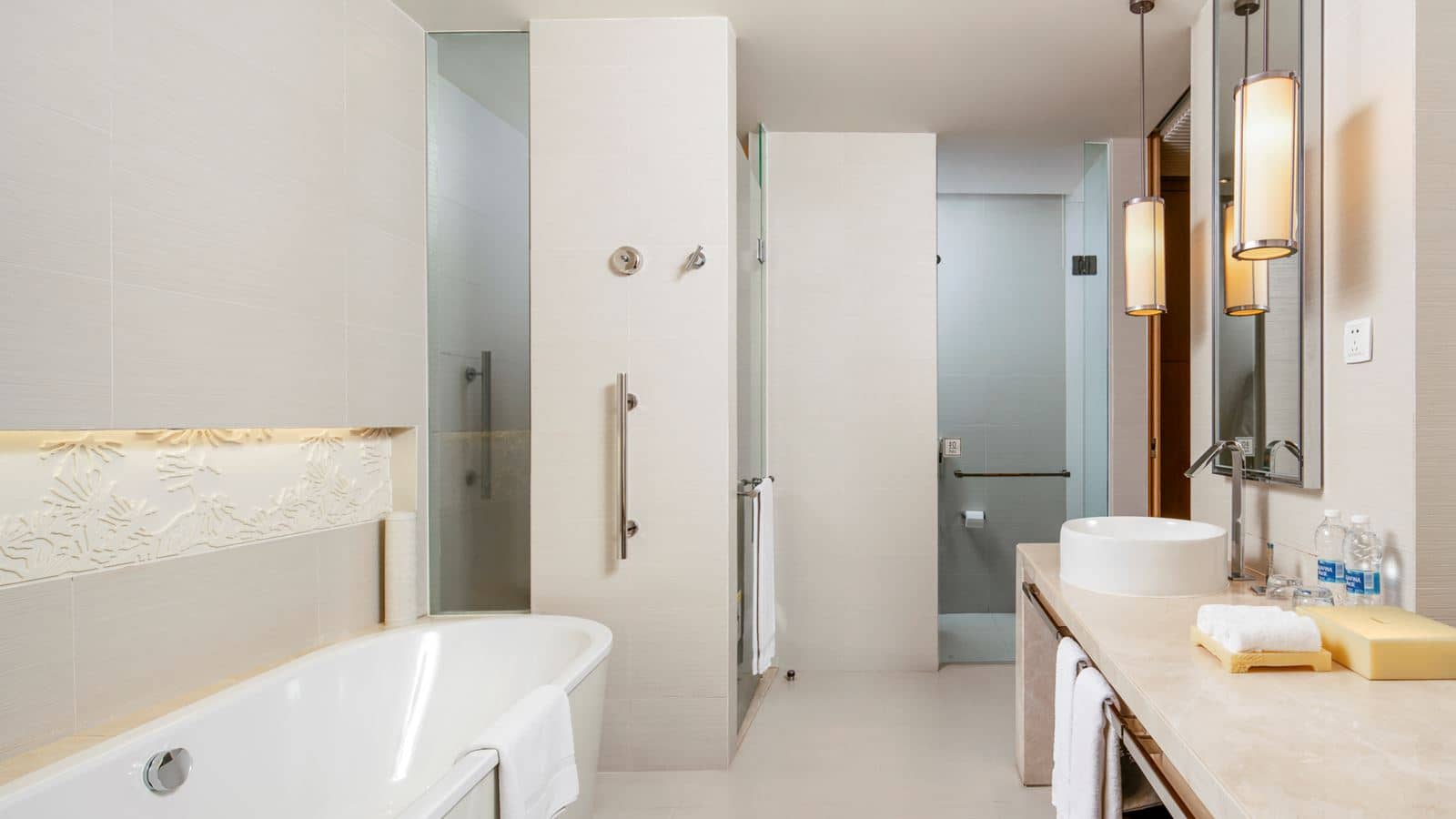 rooms-deluxe-ocean-view-room