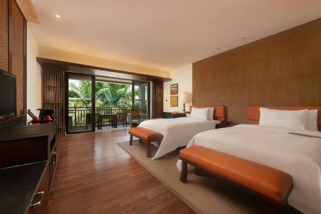 rooms-luxury-lagoon-pool-view-room