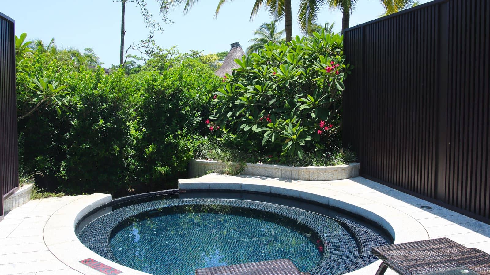rooms-deluxe-garden-pool-room