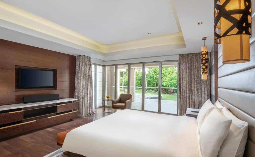 rooms-threebedroom-villa-with-constanttemperature-swimming-pool
