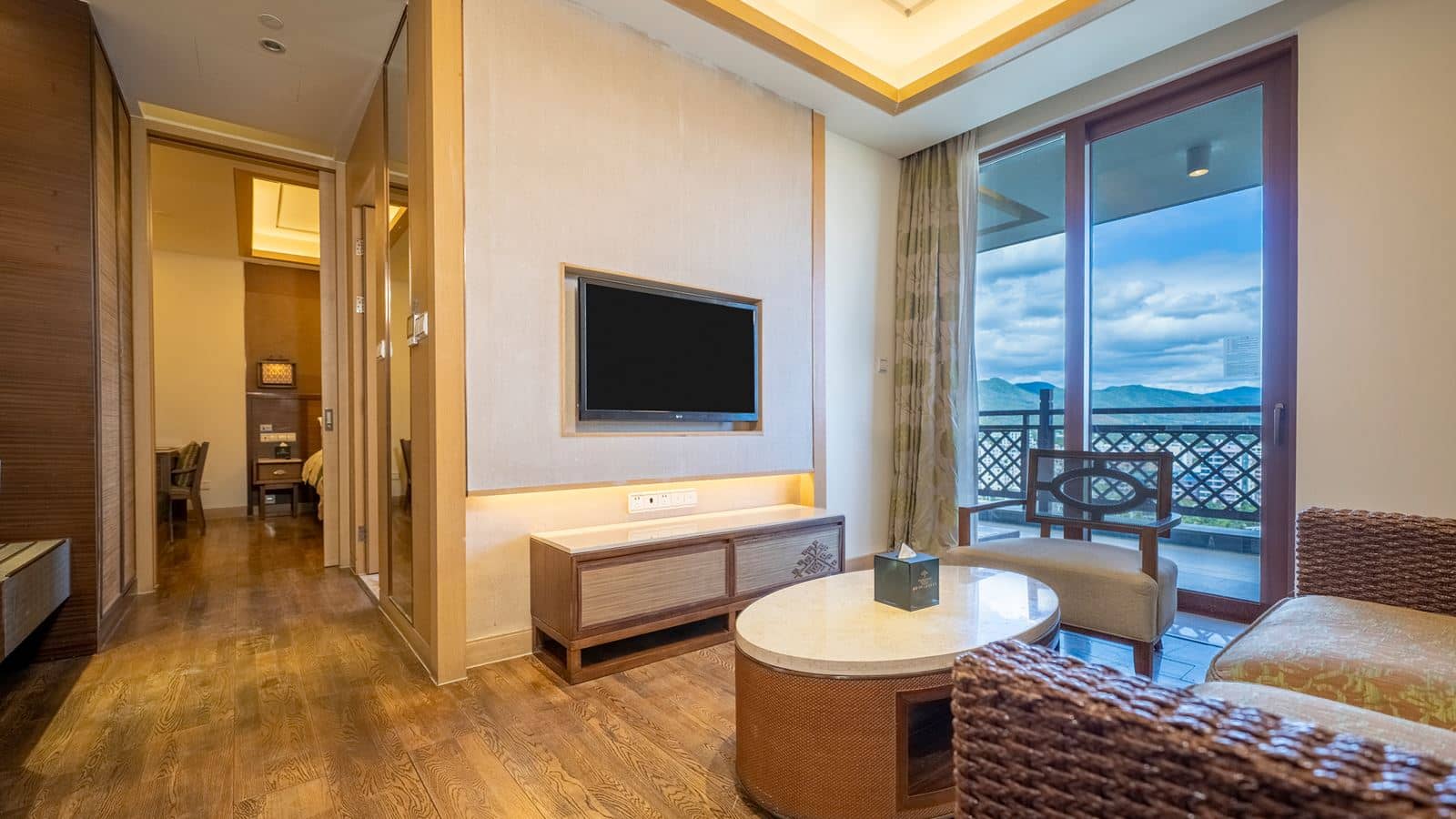 rooms-sunshine-suite