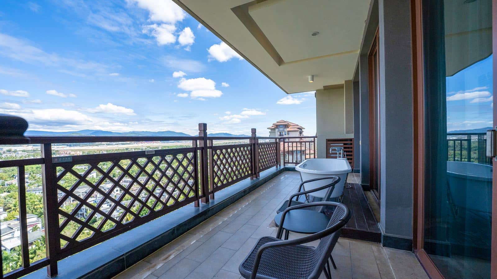 rooms-sunshine-suite