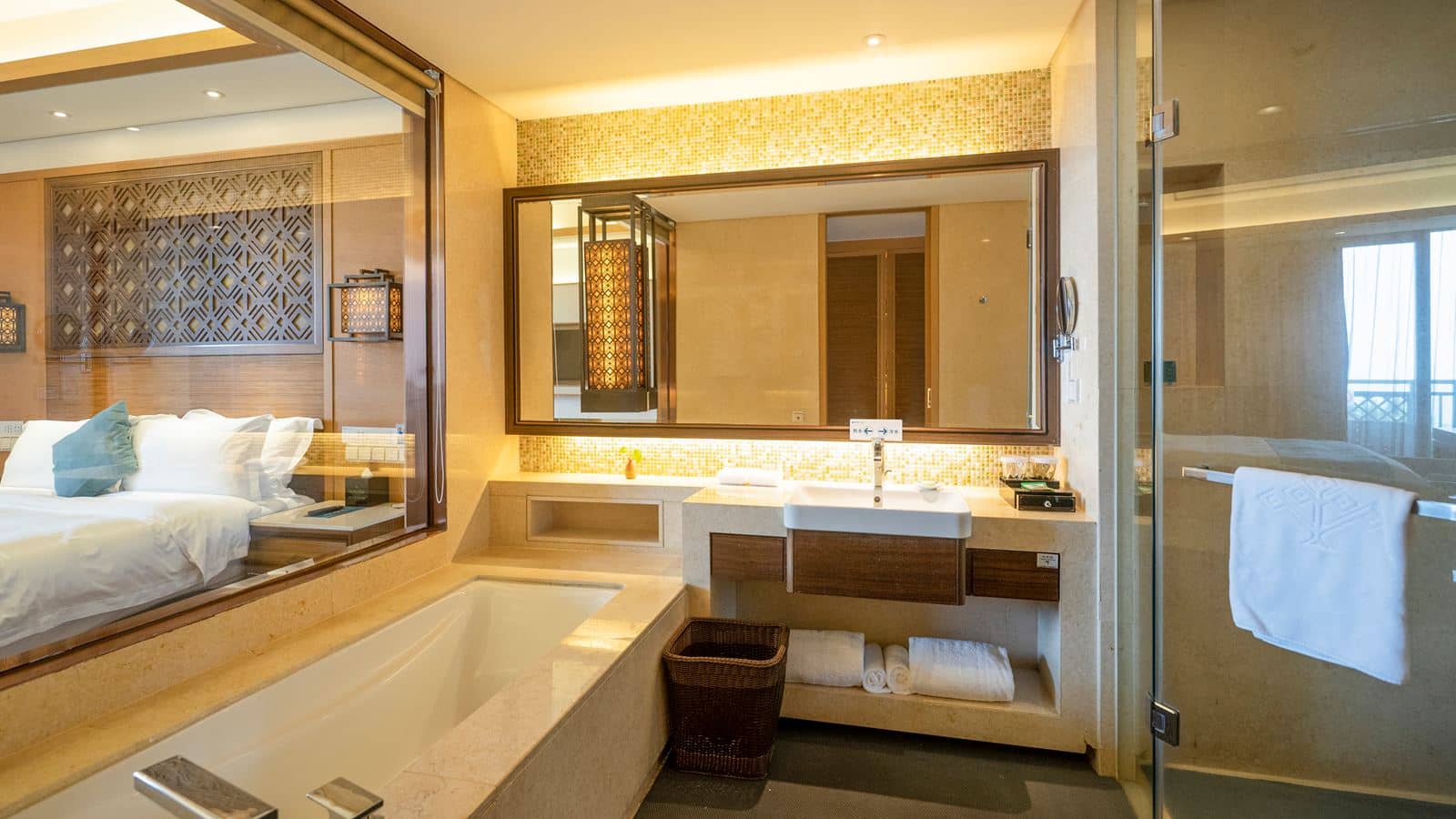 rooms-twobedrooms-sea-view-suite