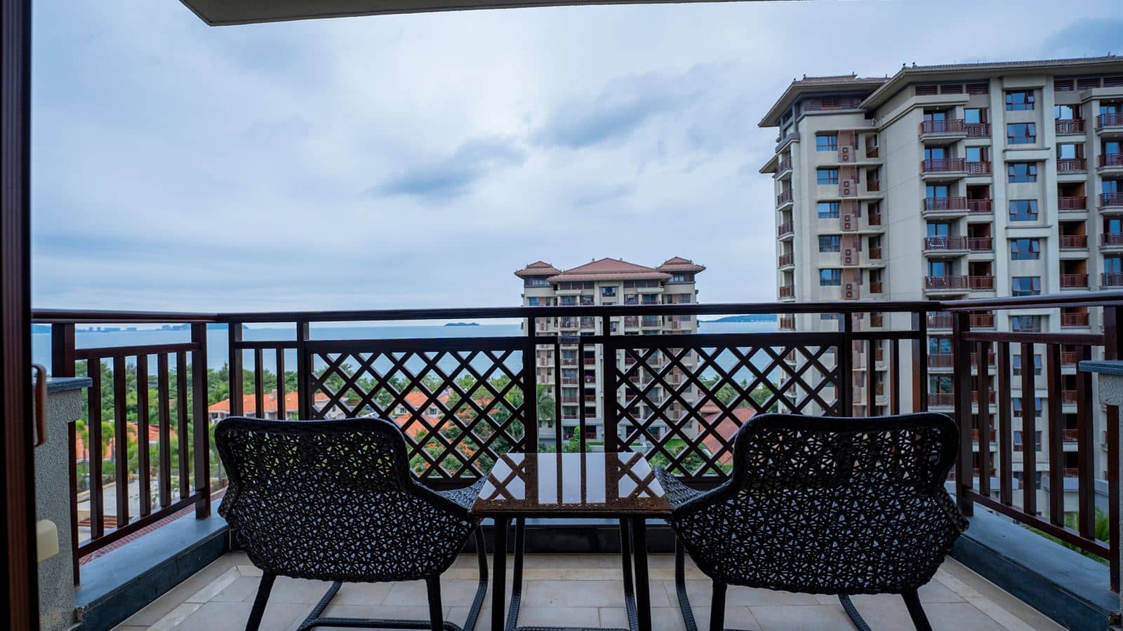 rooms-threebedrooms-sea-view-suite