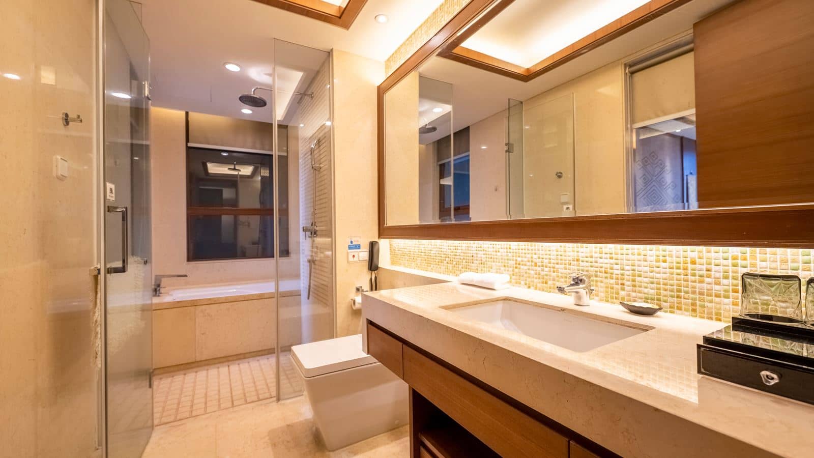 rooms-threebedrooms-sea-view-suite
