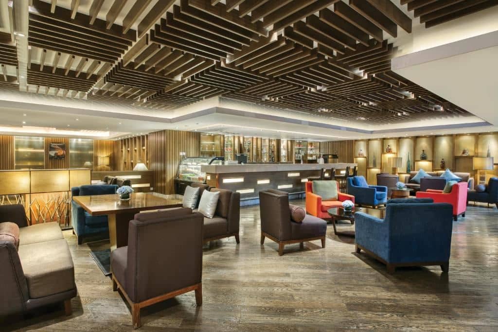 bars-city-commons-lobby-bar