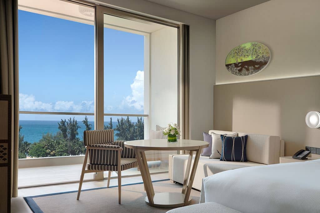 rooms-deluxe-room-ocean-view