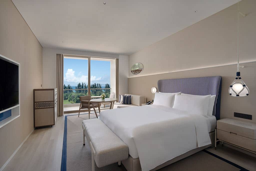 rooms-deluxe-room-ocean-view