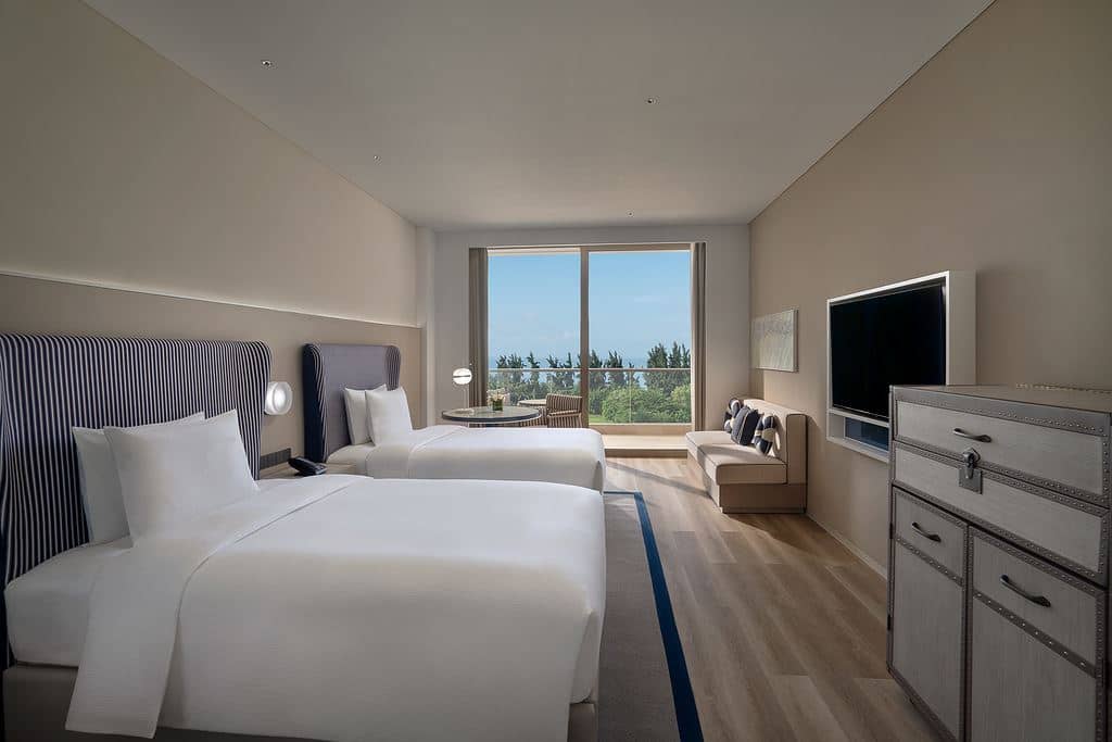 rooms-deluxe-room-ocean-view