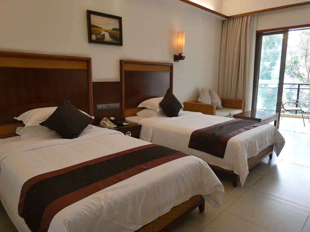 rooms-garden-view-room-twin-bed-in-building-bb