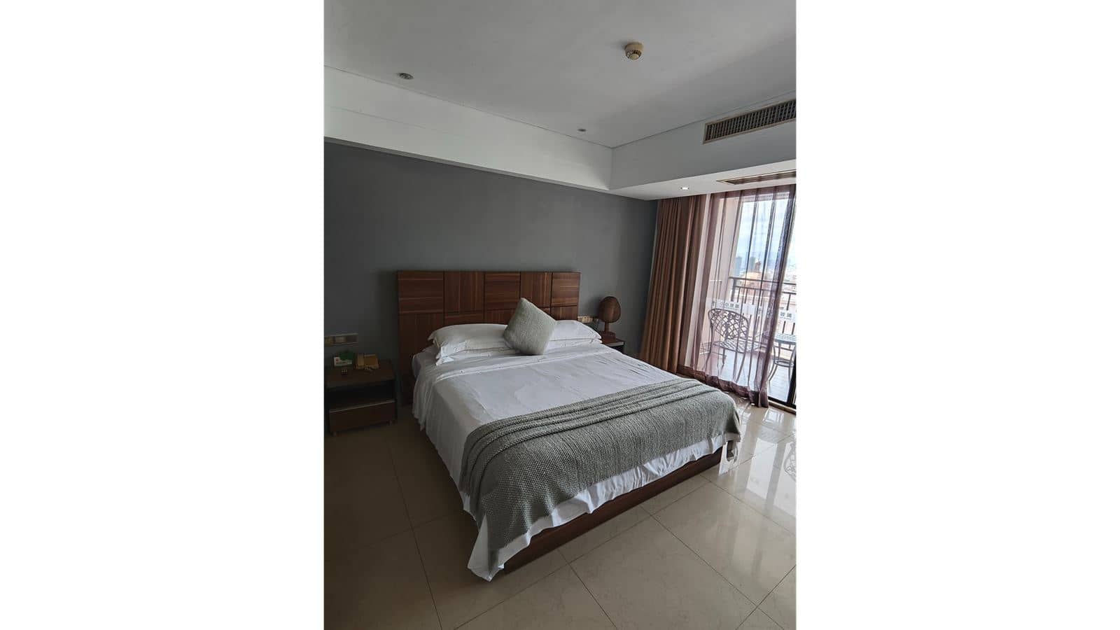 rooms-deluxe-city-view-room