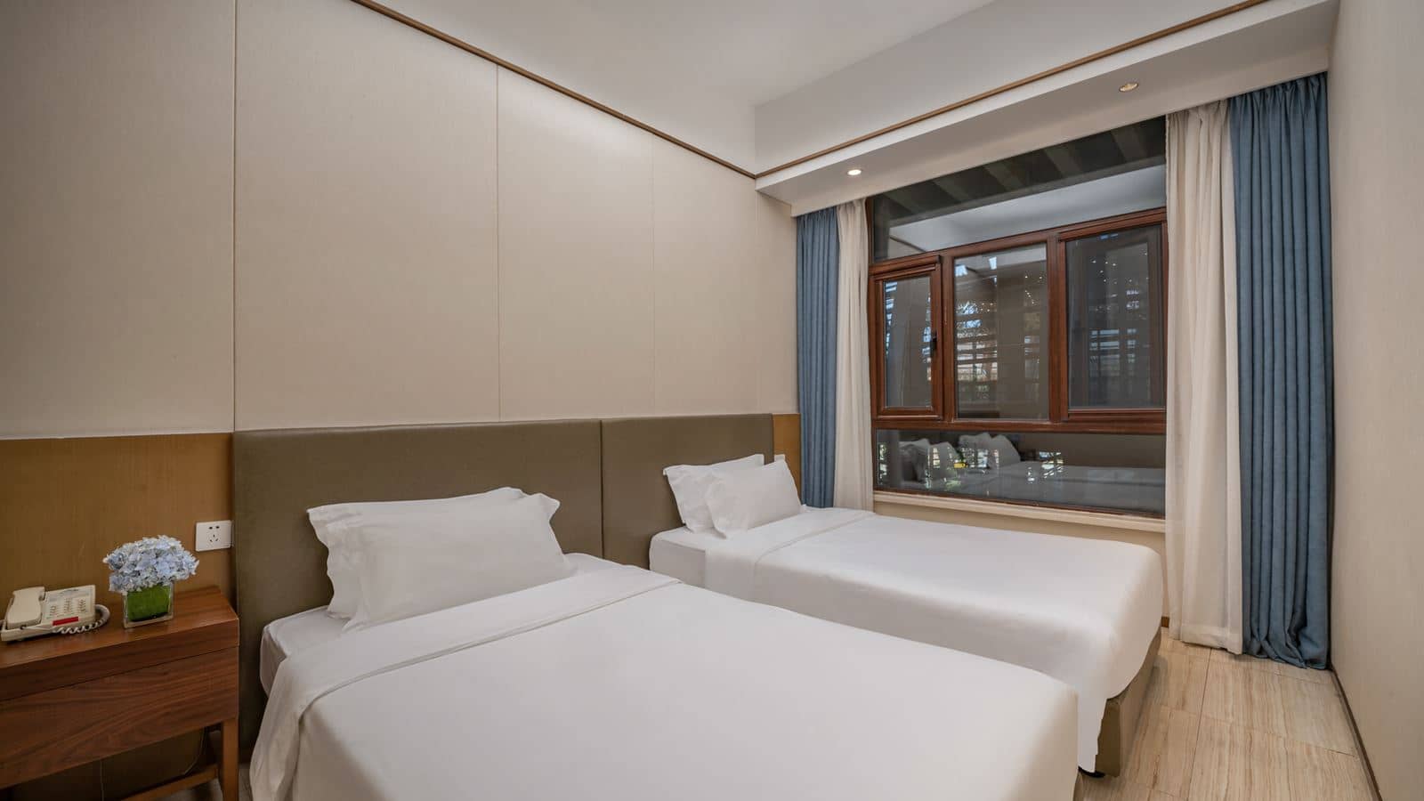 rooms-deluxe-two-rooms-suite