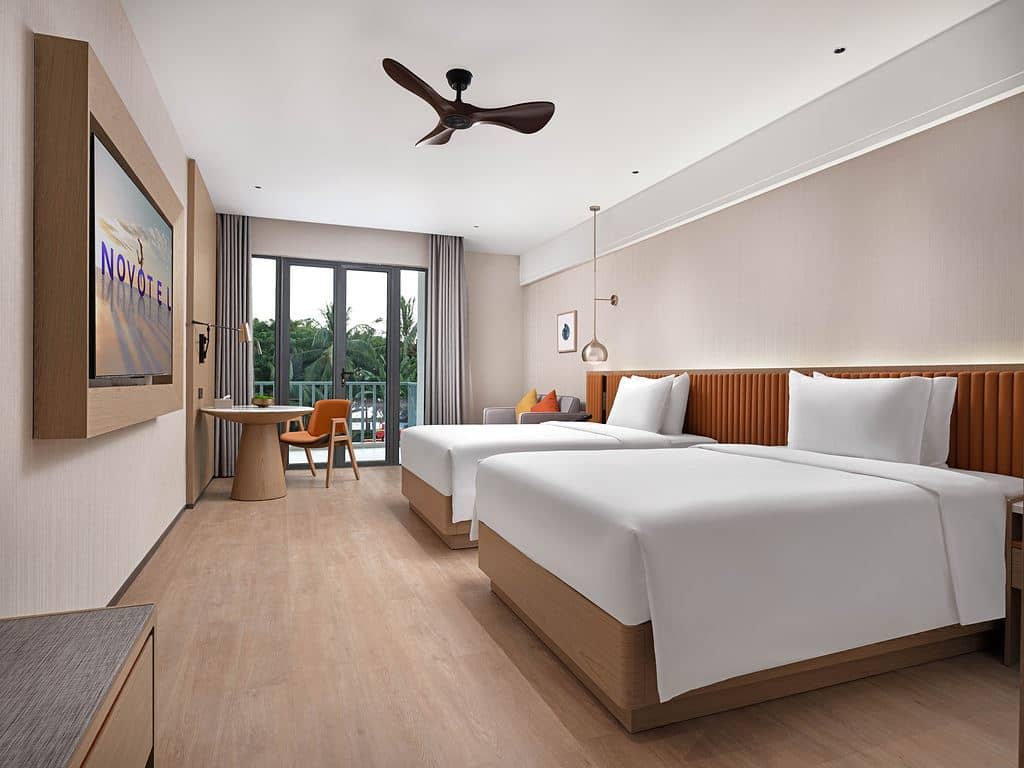 rooms-deluxe-gardensea-view-twin-room