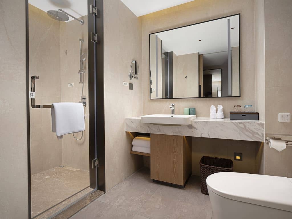rooms-deluxe-ocean-king-room