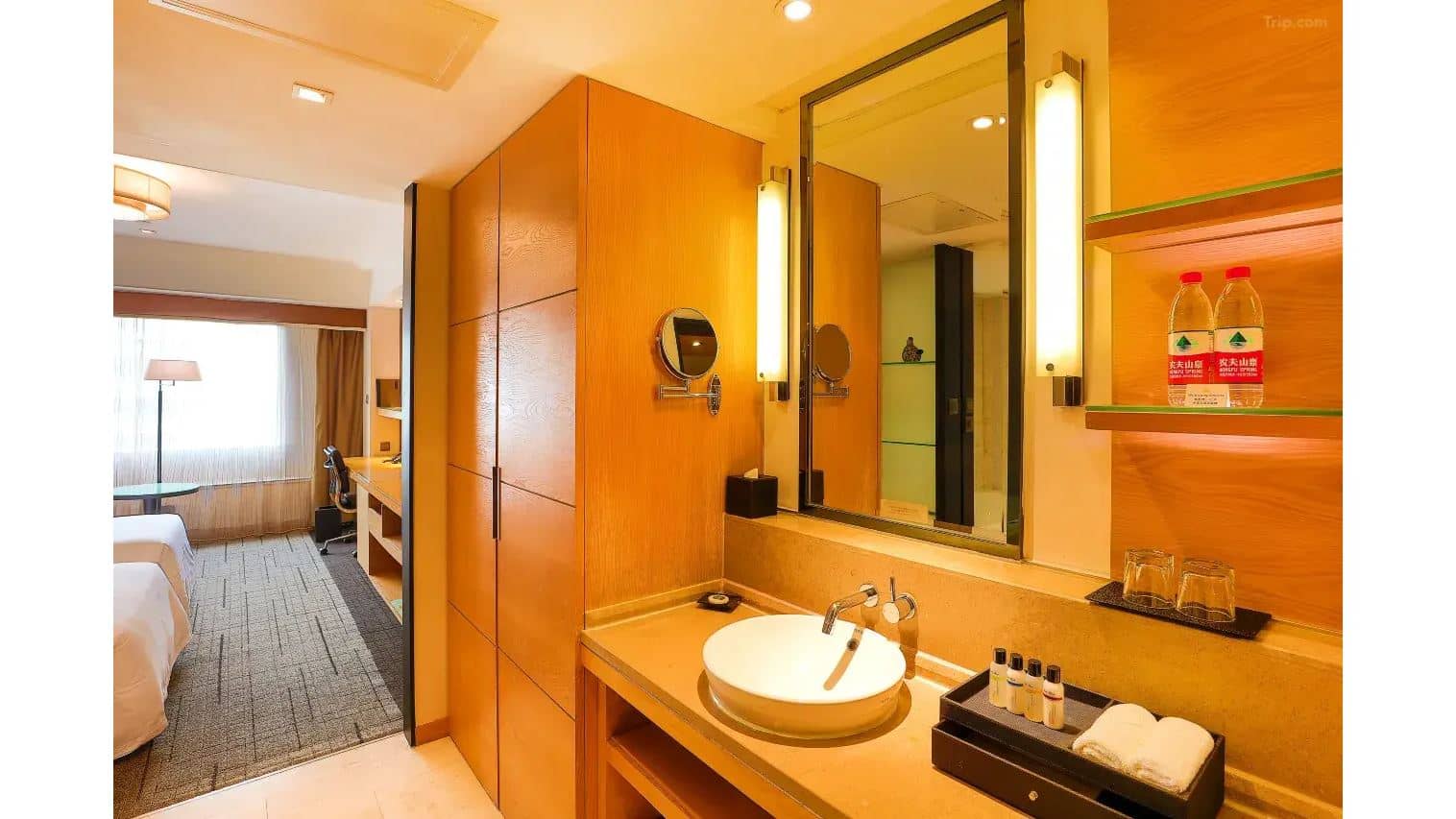 rooms-superior-room