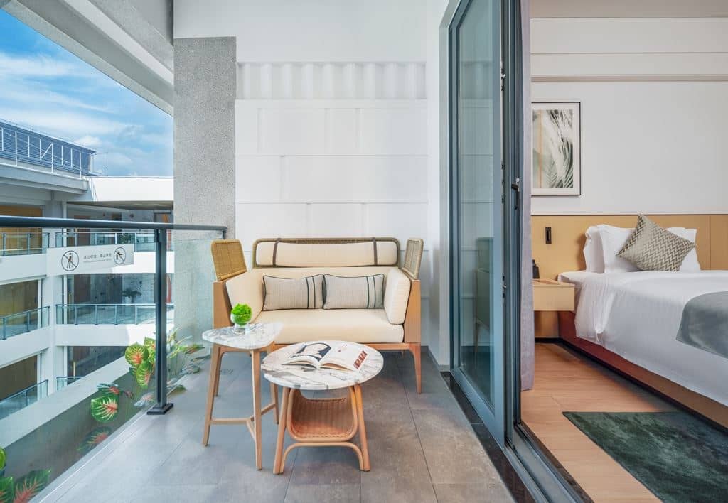 rooms-mountain-view-room