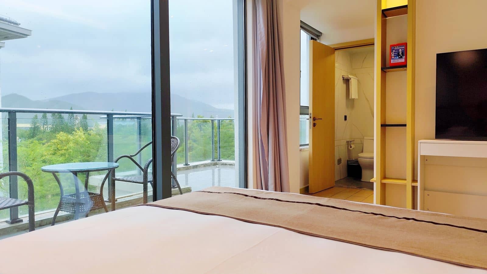 rooms-luxury-garden-view-twin-bedroom-suite