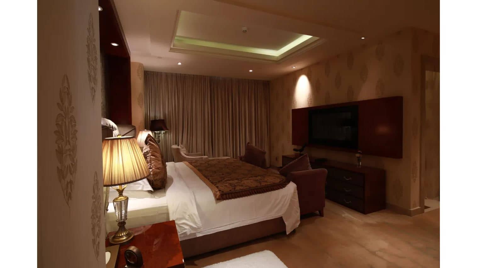 rooms-deluxe-room