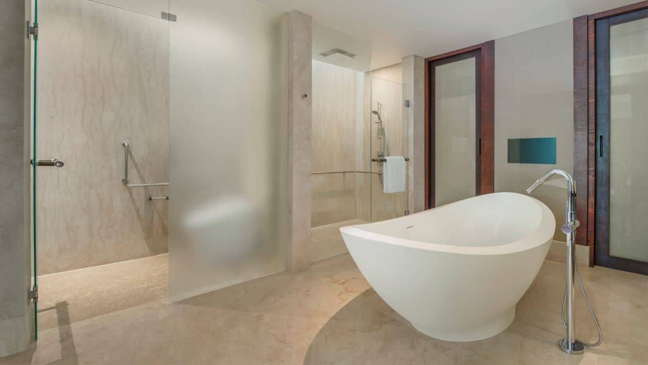 rooms-the-ritz-carlton-suite-with-pool