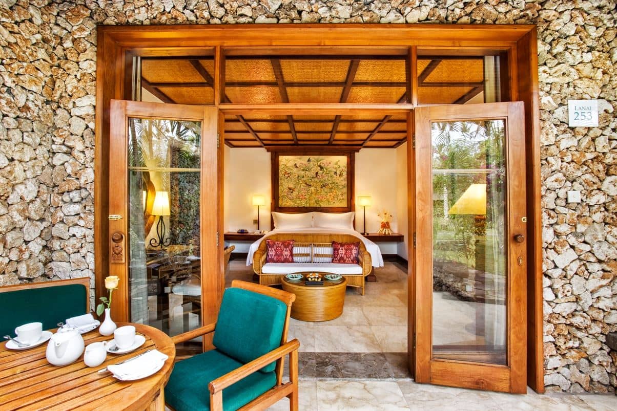 rooms-luxury-lanai-room-garden-view