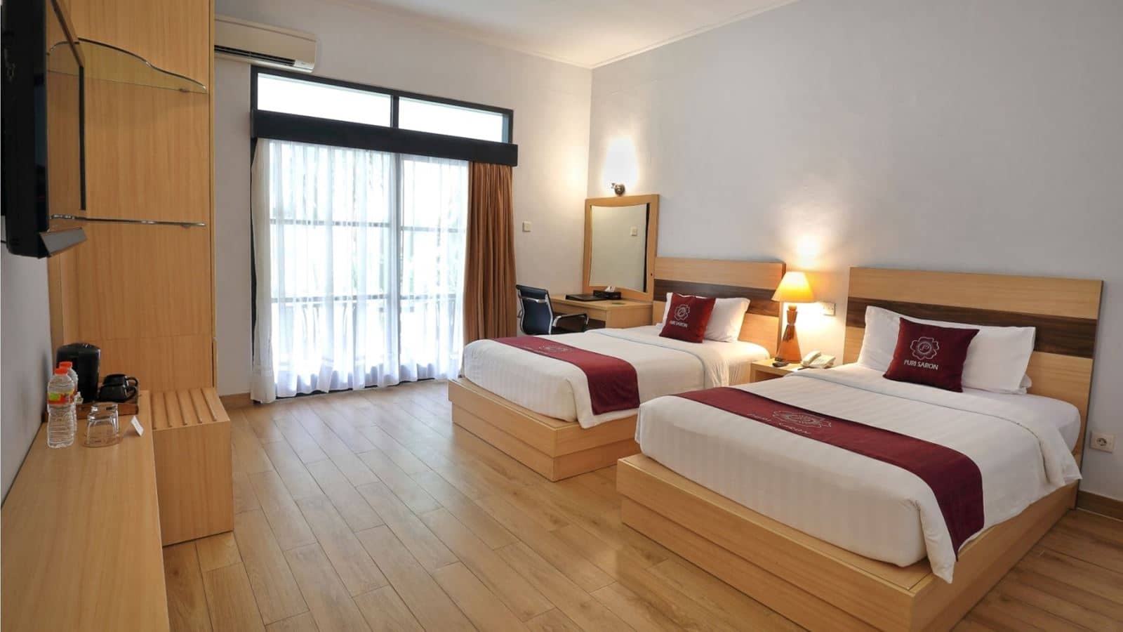 rooms-deluxe-room