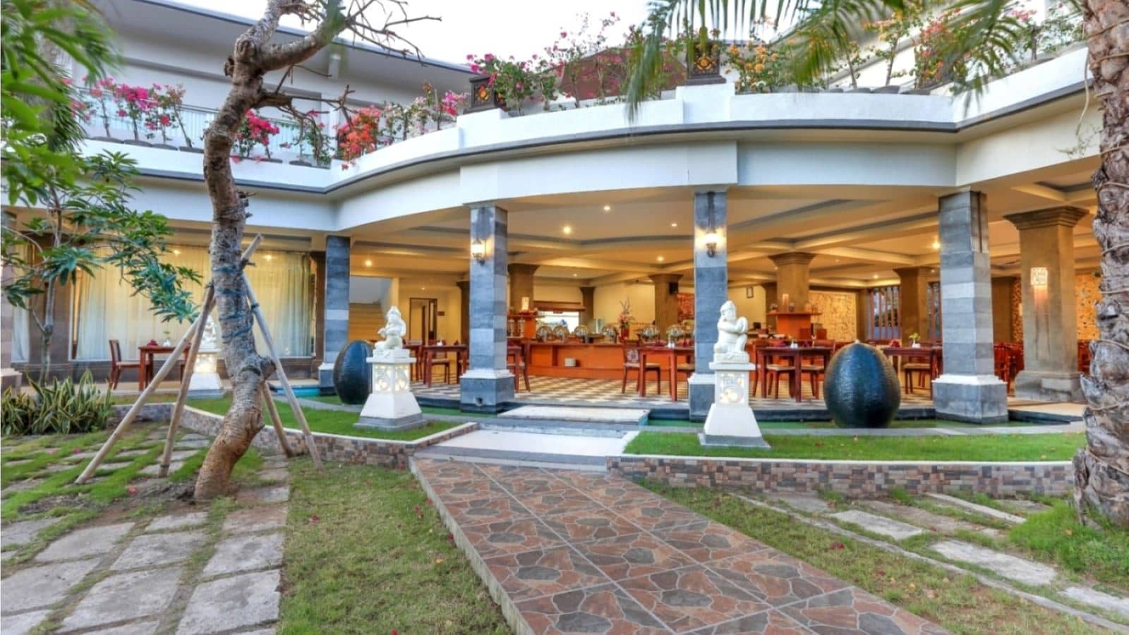 restaurants-mawar-saron-restaurant