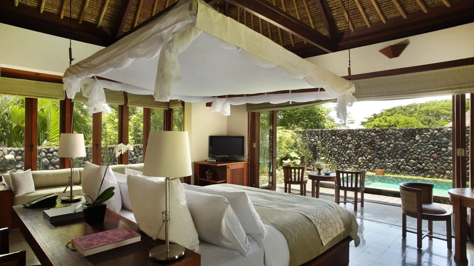 rooms-pool-villa