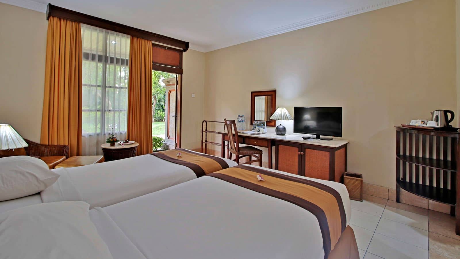 rooms-deluxe-room