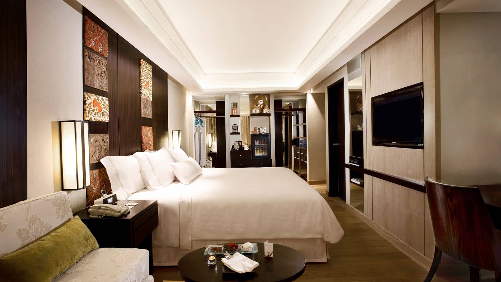 rooms-deluxe-pool-view