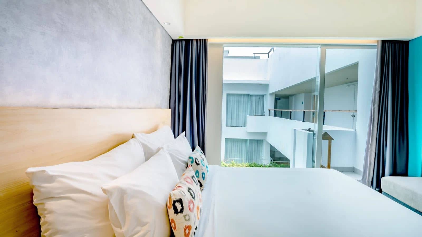 rooms-deluxe-courtyard