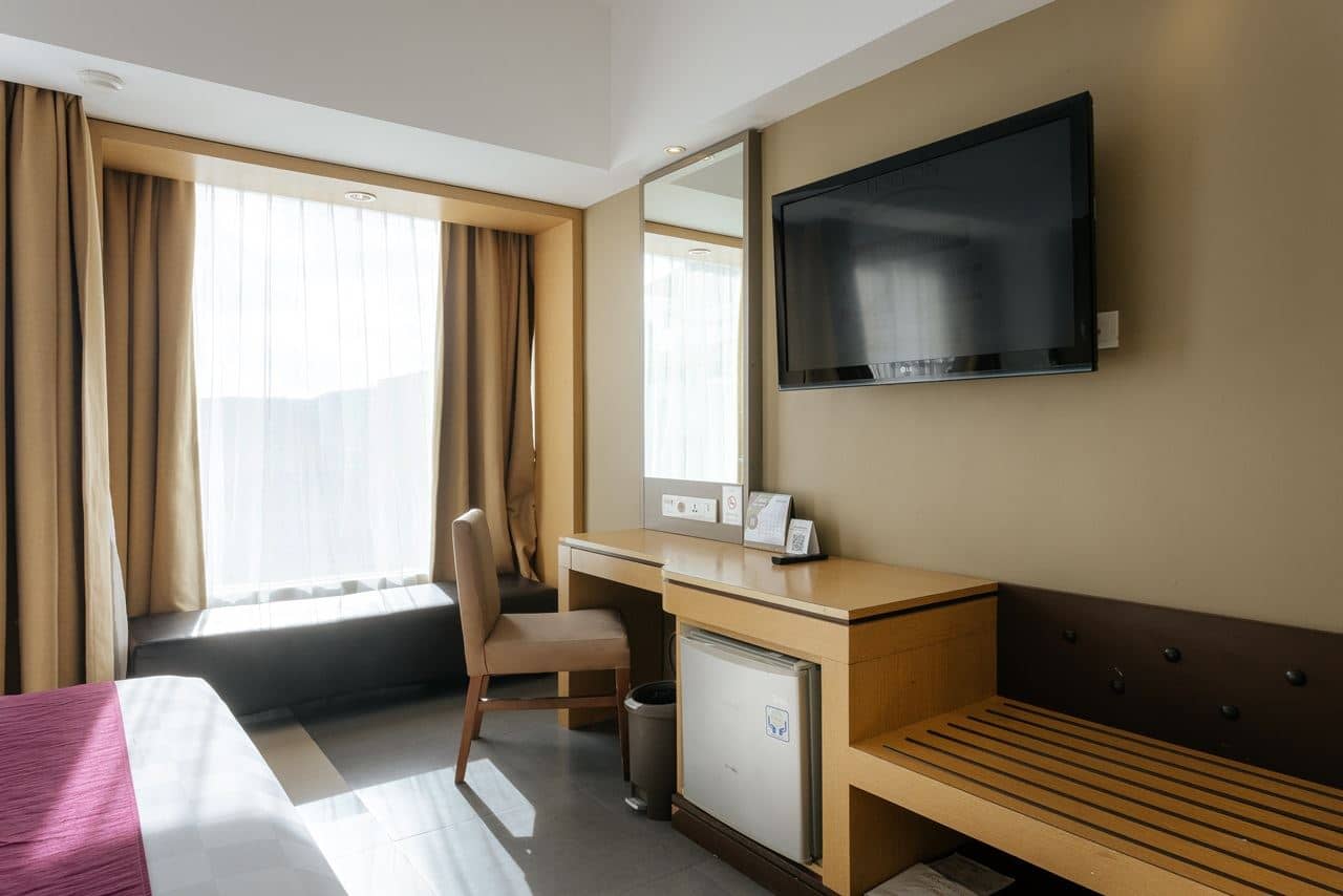 rooms-deluxe-pool-view