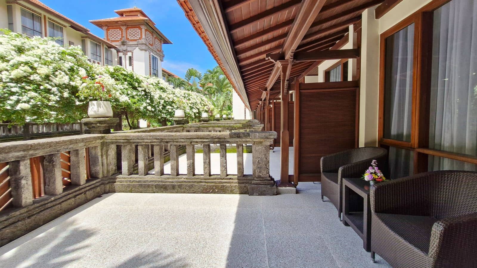 rooms-premier-balcony